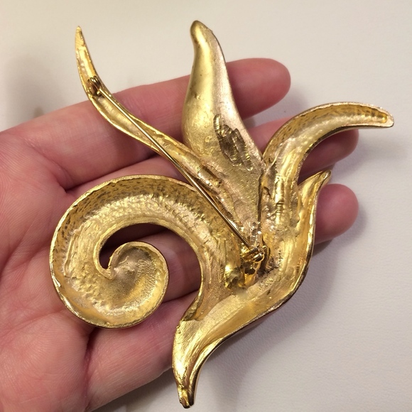 80s Gold-Tone Leaf Brooch - Picture 7 of 8